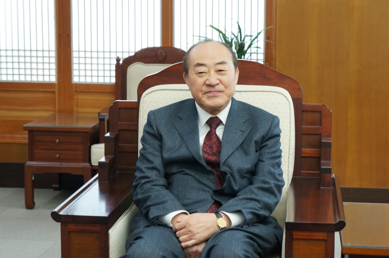 2012.02.08_송석구 사통위원장 예방 (1)